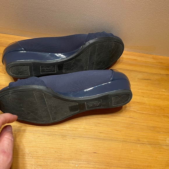 Navy Abella True Comfort Flats - Size 8 - Picture 5 of 9